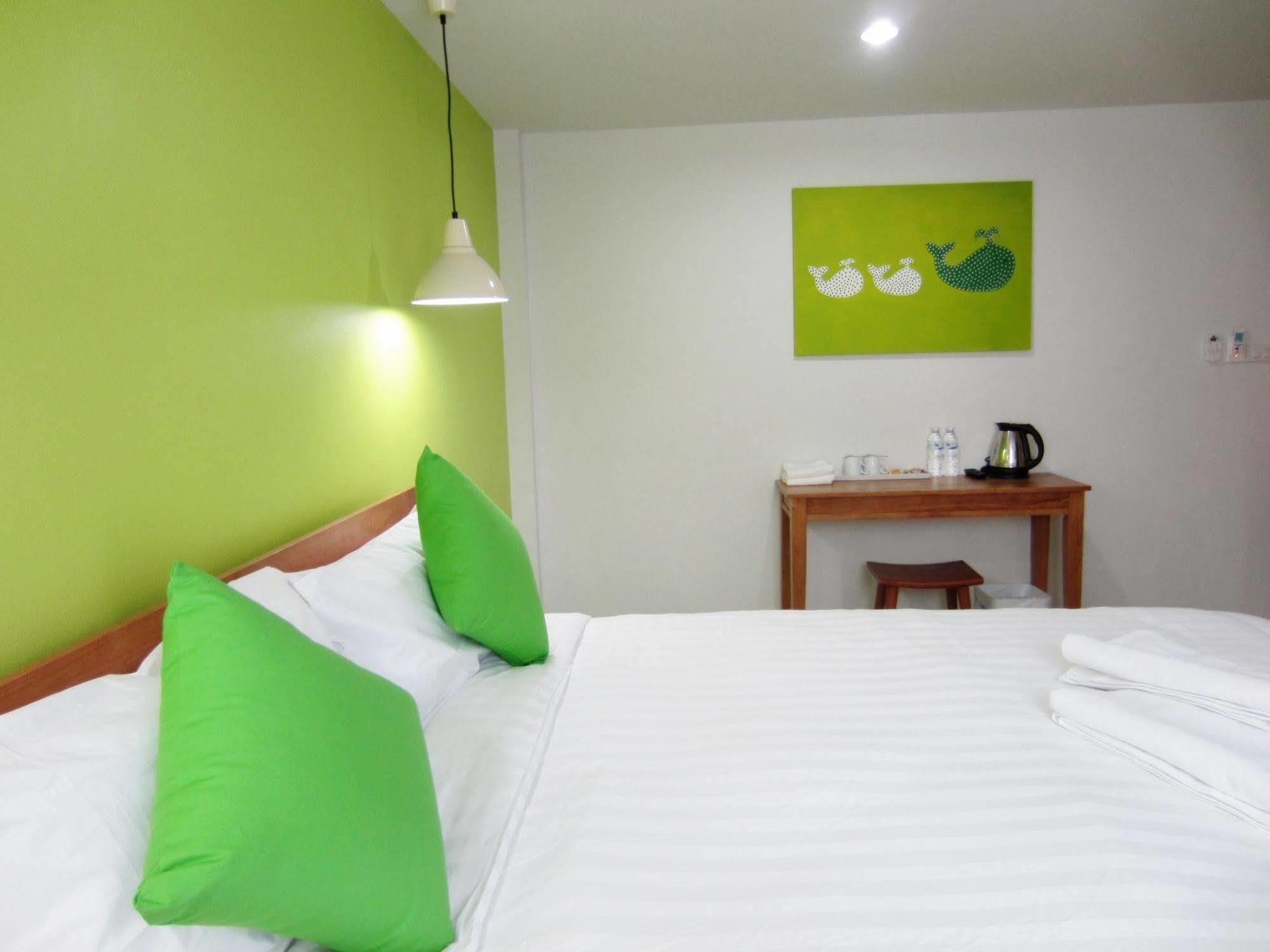 Tiya House Rooms & Cafe Krabi Exterior photo