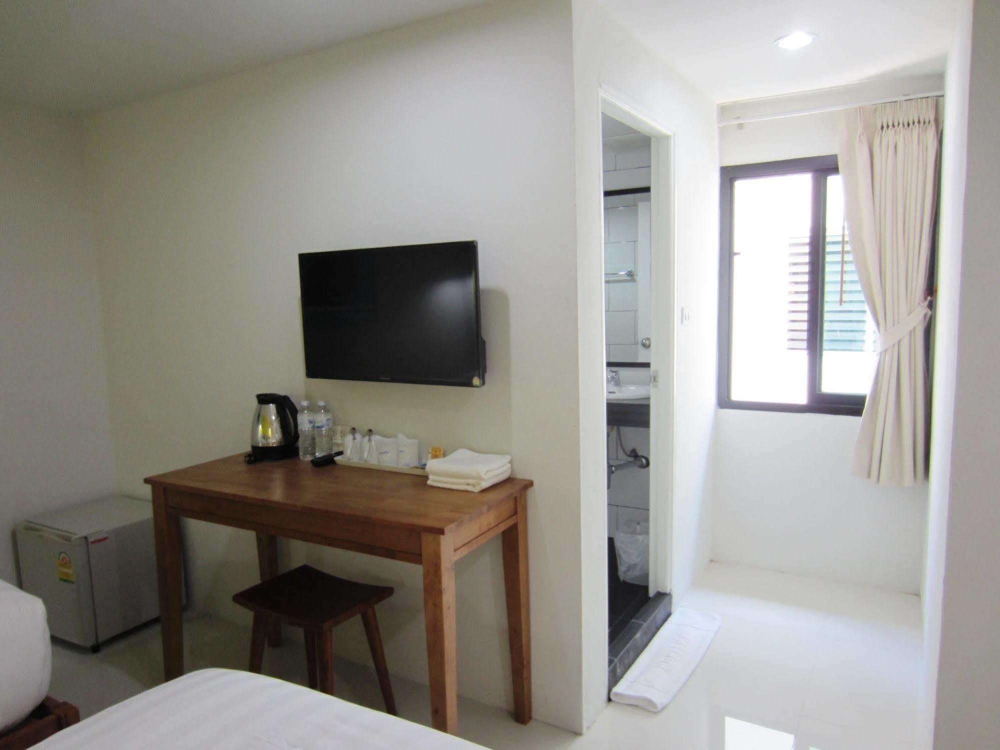 Tiya House Rooms & Cafe Krabi Exterior photo